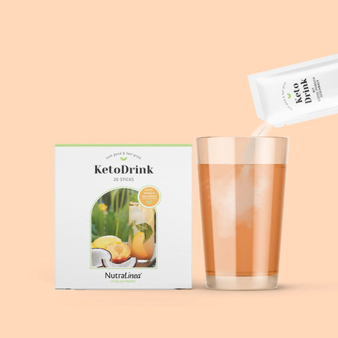 NutraLinea KetoDrink Verpackung mit Glas angerührtem Getränk im Pfirsich-Kokos Geschmack